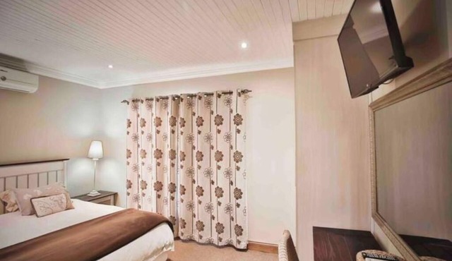 Lovely Two Bedroom Cottage No Loadshedding