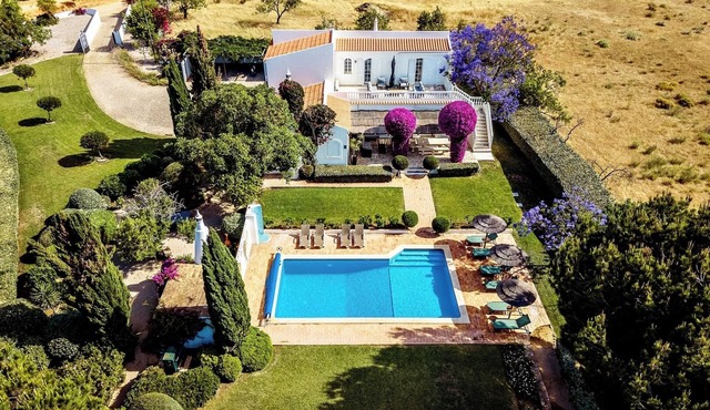Lovely Very Private Villa with Beautiful Gardens