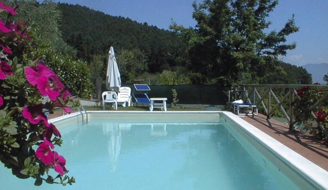 Lovely villa with panoramic pool & gardens between Lucca & Pisa