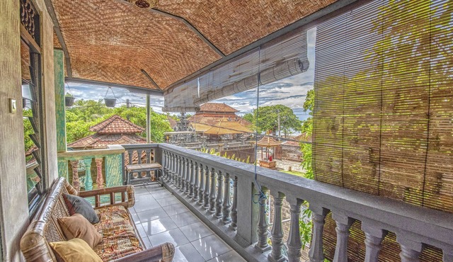Lovina Central Hostel