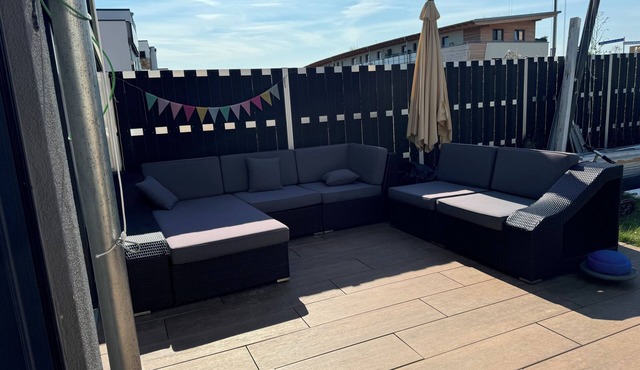 Lovingly and luxuriously furnished house for long or short term rental. Letting