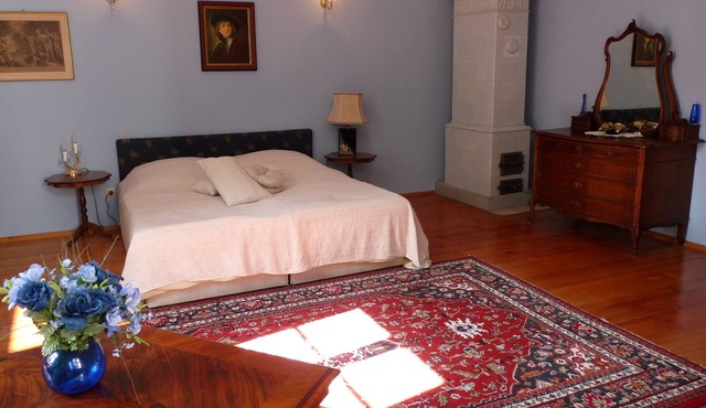 Lovingly renovated mansion with 6 one-room apartments in a quiet location