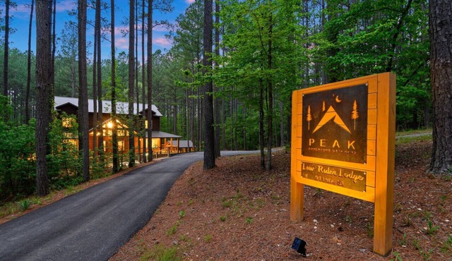 Low Rider Lodge backed up to Forest with ATV Trail Access from Driveway