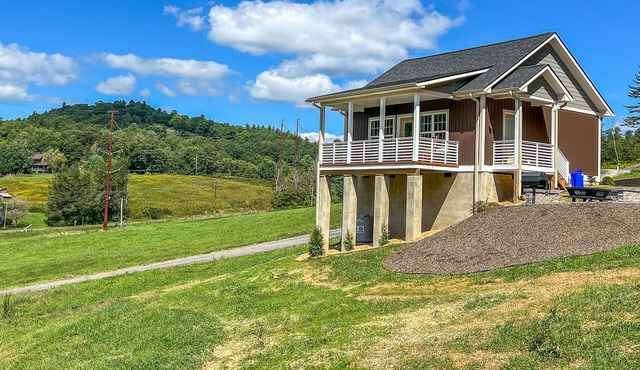 LOW SPRING RATES! Walker's Way - 2BR/1BA Cabin Blue Ridge Parkway