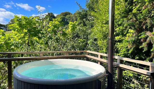 Lower Coombe Royal- Magnolia Lodge with Hot Tub