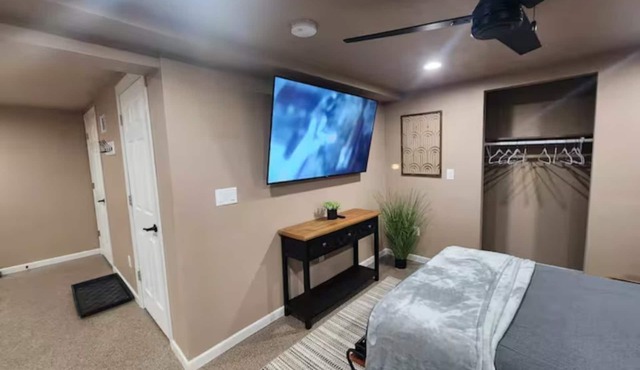 Lower Level Studio Across From Mercy Hospital