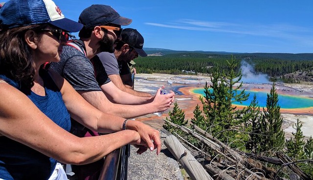 Lower Loop Van Tour from West Yellowstone: Grand Prismatic and Old Faithful