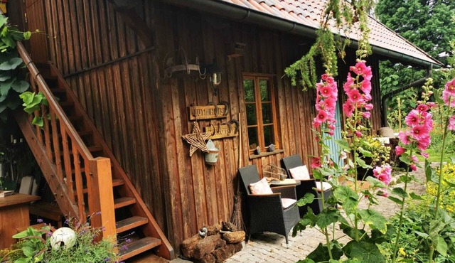 Lower Saxony warehouse with a cozy country house atmosphere for up to 6 people