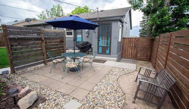 Lower Unit- Classic 50s Ranch Near Downtown