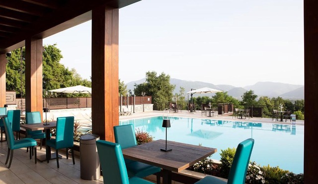 LUAL Bleisure Hotel