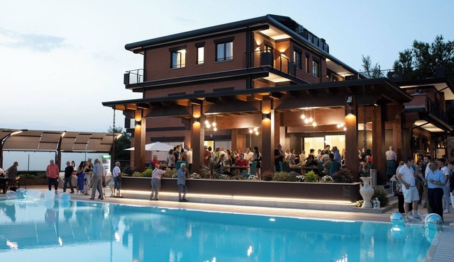 Lual Bleisure Hotel