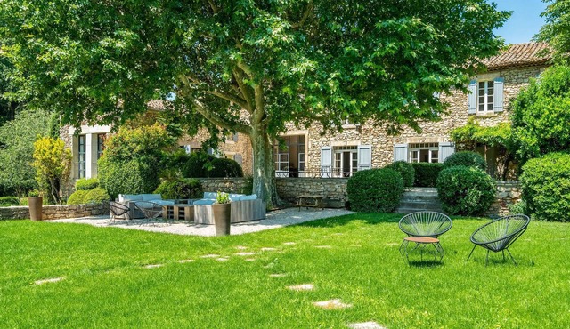 Luberon – A magnificent character property – Sleeps 15