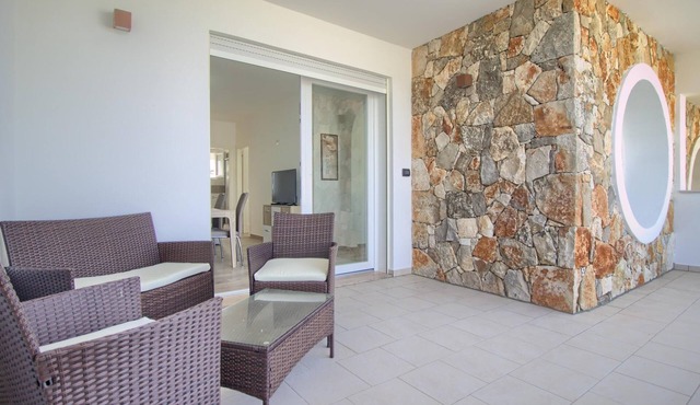 Luci Front Beach House