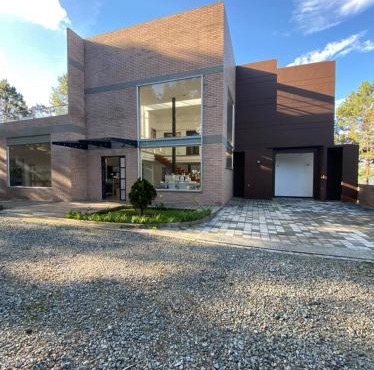 lujosa y tranquila casa en envigado