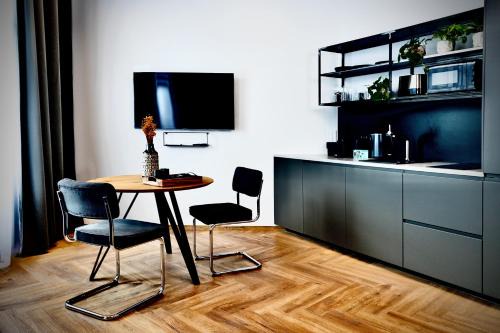 Lujza B Studio 42