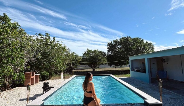 LuKai Beach House- amplia casa privada con piscina, 3-bedrooms y cupo para 12.