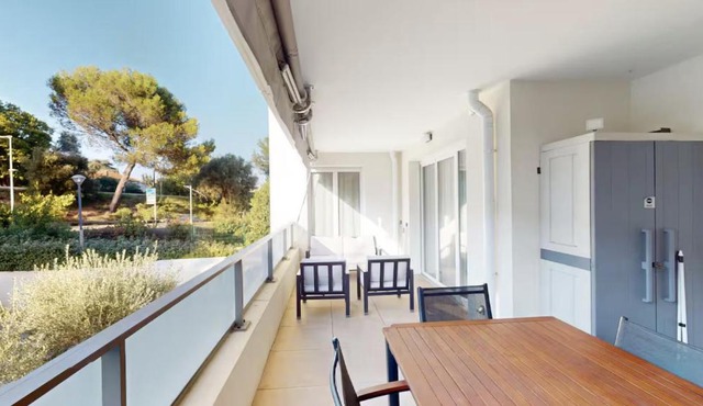 Lumineux 3 pièces avec terrasse et parking - proche plage
