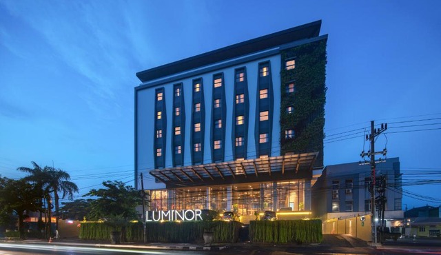 Luminor Hotel Airport Sidoarjo By WH , Best Choice and Strategic Location with a Rooftop area in Town