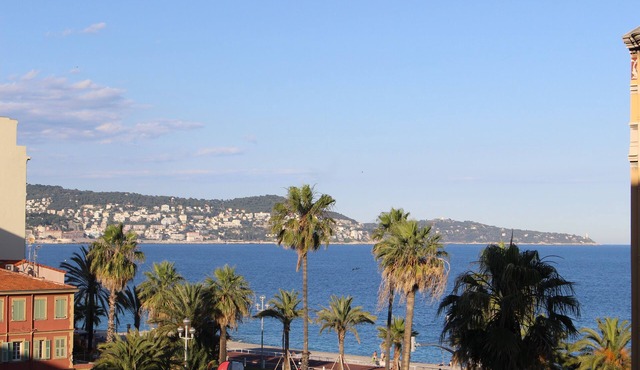 LUMINOUS 2 PERSONS 33 M² A 2 PAS DE LA PLAGE F1 CLIM WIFI LOGGIA