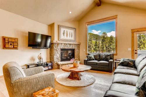 Luminous 3Br Escape-River Run Townhome with Private Hot Tub
