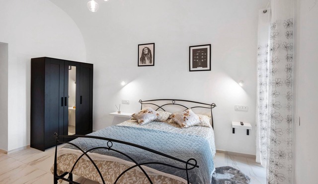 Luna Room with Private Bathroom and Mountain View