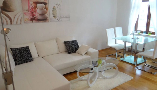 Luppesuite - in a listed Wilhelminian style building near the city center