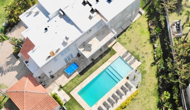LUQUILLO BEACH & RAINFOREST,LUX. VILLA 33 GUESTS!