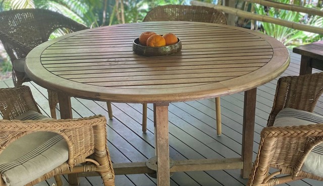 Lush Beach Retreat just minutes walk from beautiful beaches