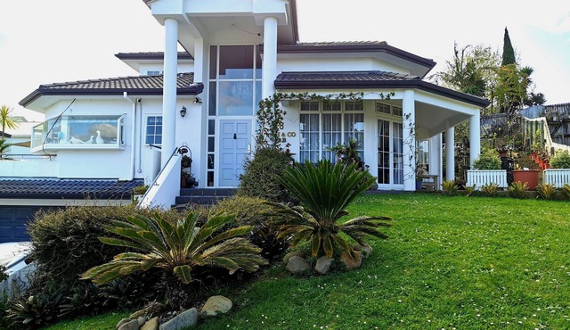 Lush & Co Auckland Bed & Breakfast