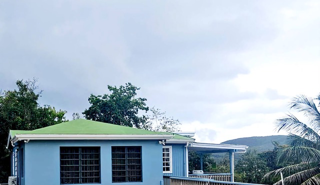 Lush mountain views in a quiet area on island. Only 20 mins to Magens Beach.