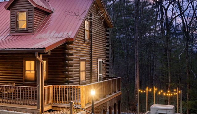 Luury Stay: HGTV Log Cabin*Hot tub*Arcade*EV*Fire Pit*Nature