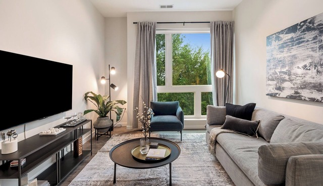 Lux 2BR Apt Downtown at Yale
