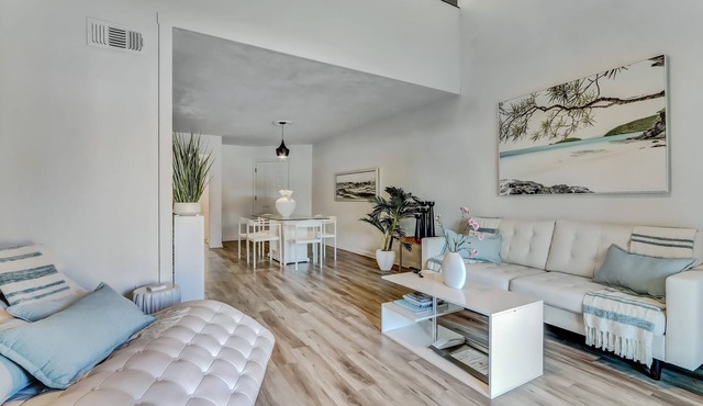 Lux Beach Cabana - Close to Beach & Restaurants