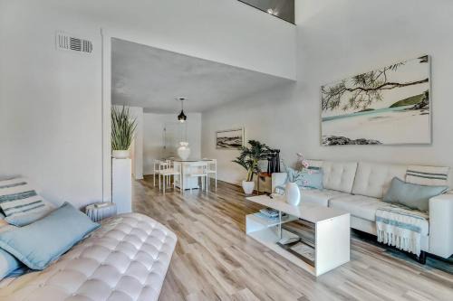 Lux Beach Cabana - Close to Beach & Restaurants