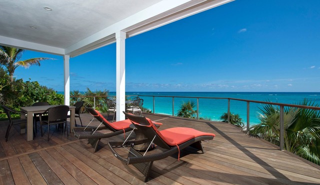 Lux Beachfront House W/Private Pool on Banks Rd. Walk to Tippy's!