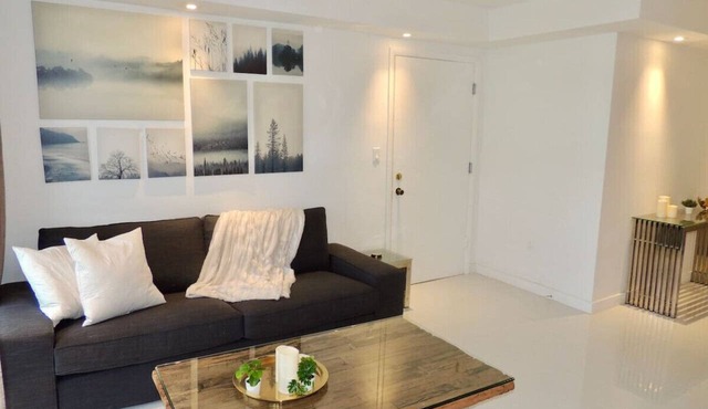 Lux design 2 bedroom unit sleeps 6 in SoBe best area