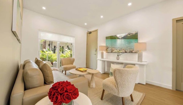 Lux Designer Apt 2BR/2BA by Lincoln Road MIA Beach