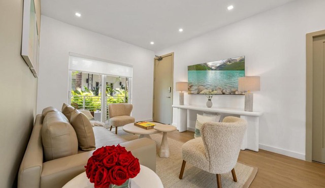 Lux Designer Apt 2BR and 2BA in the Heart of MIA Beach