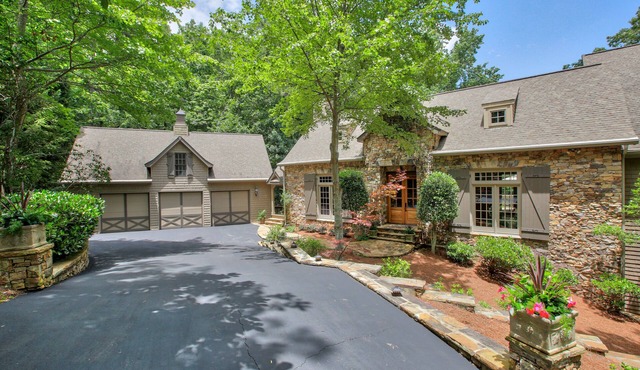 Lux Lake Front, 7Bd/7.5Ba, close to all amenities, well stocked, feels like home