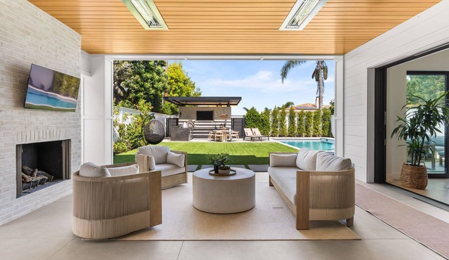 Lux Manhattan Beach Home w/Pool Near SoFi & Beach