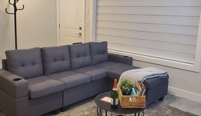 Lux Modern 2bd Radiant Suite+Free Parking