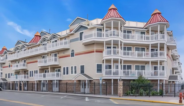 Lux Ocean Front Pet Friendly 5BD/6BA w/POOL STEPS to the boardwalk and ELEVATOR!