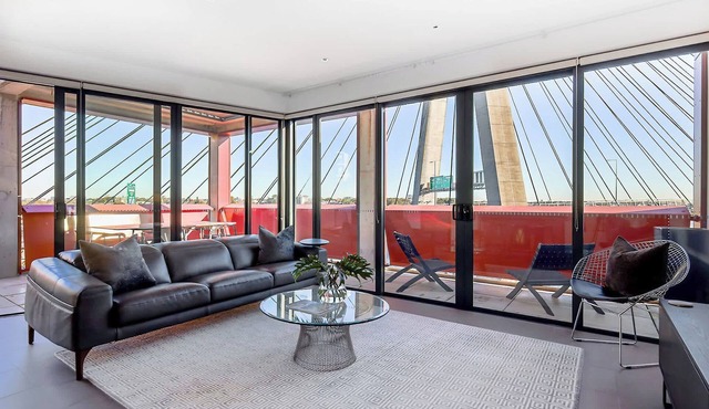 Lux Pyrmont Penthouse - Parking and Magical views