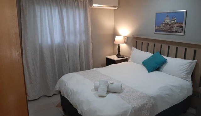 Lux Rooms on 37