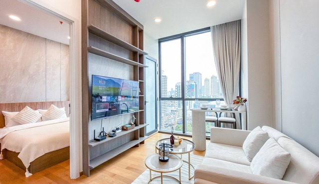 Luxe City Condo in Central Bangkok 曼谷市中心全新公寓 暹罗百丽宫·中央世界旁 一室一厅加大床城市景观酒店式套房 步行可达主