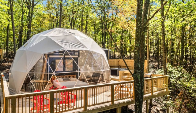 Luxe 2 Bed Dome w Hot Tub, Deck, Fire Pit & Bath