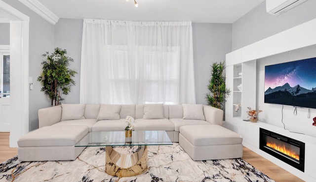 Luxe 3BR Escape/Game Room/Backyard Pergola/Fireplace/Free Parking