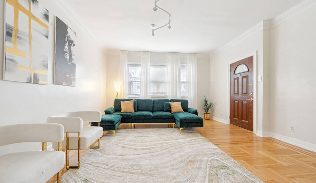Luxe 3BR Oasis Minutes to Manhattan