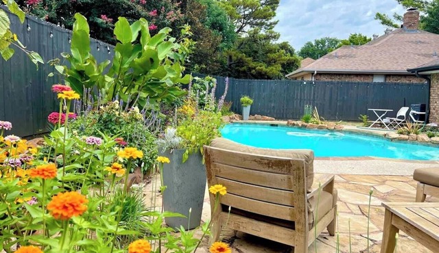 Luxe 4BR with Heated Pool and Hot Tub - Walk to Lake