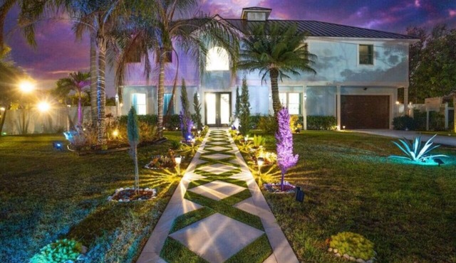 Luxe 5BR/4BA with Pool, Hot tub, & 5 Mins to Beach